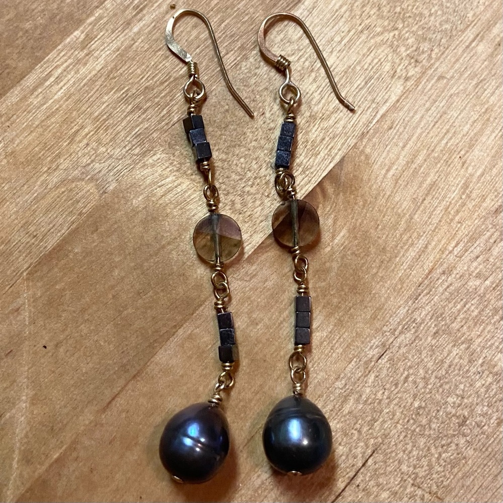 Fresh water pearl earrings dangling style good condition
